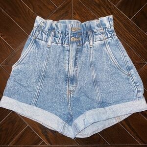 Abercrombie and Fitch 80s Mom Short Ultra High Rise, Paper Bag, Size 26